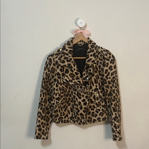 Zara Jackets & Blazers - Zara Léopard Jacket with Cropped Style and Notched Lapel